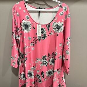 New w/Tag Lily by Firmiana Pink Floral Tunic Top